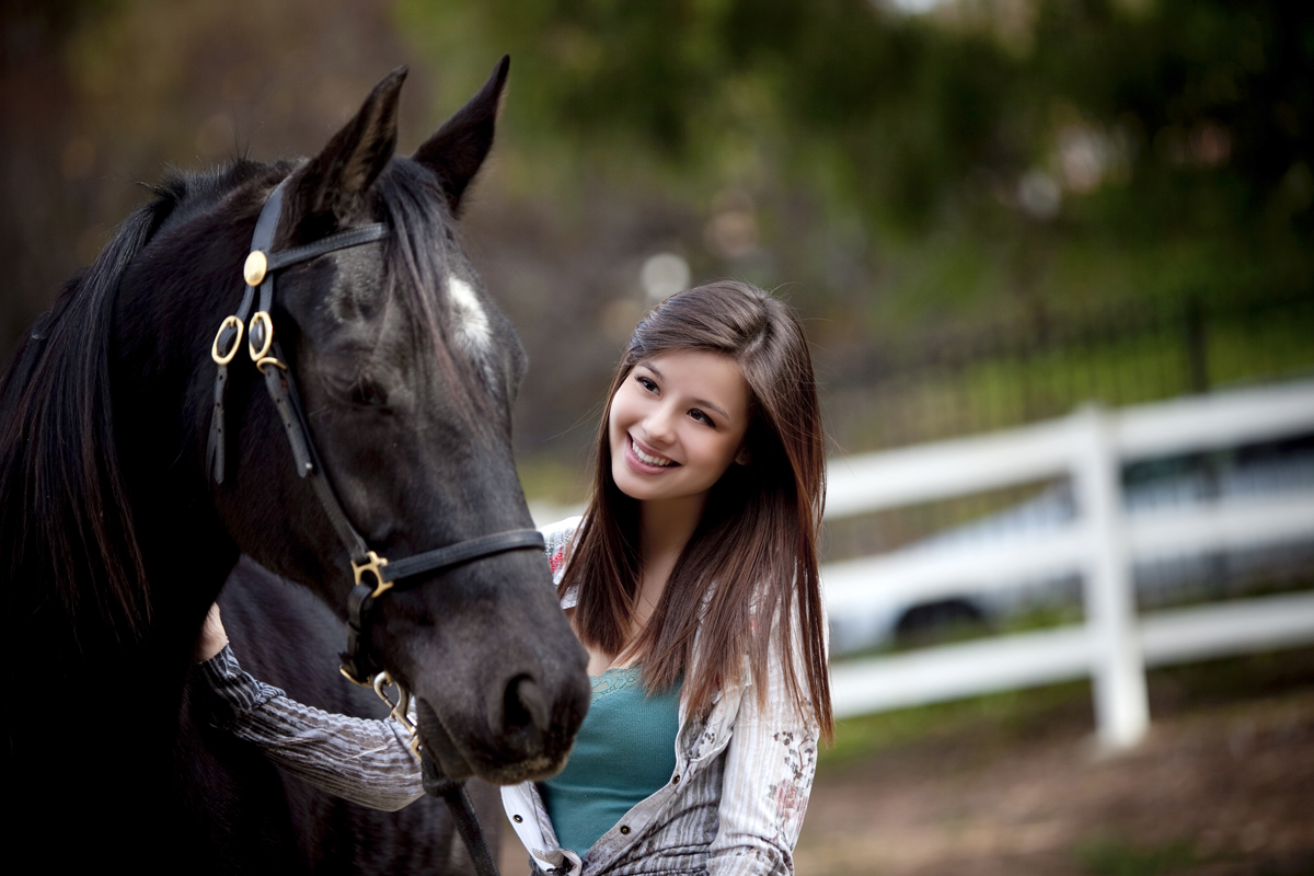 Ashlee likes horsie - IMG_0611.jpg